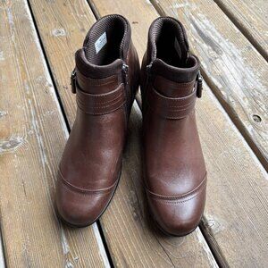 NWOT Orthofeet BioHeels Brown Leather Emma Bootie in Women's 10.5M